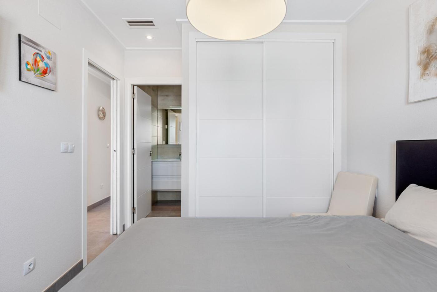 Apartments Punta Prima Indoor & Outdoor Pool 또레비에하 외부 사진