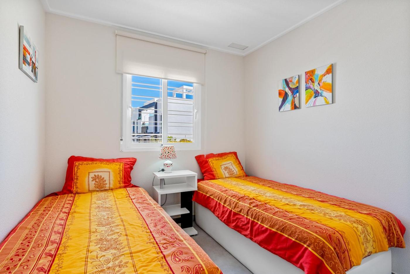 Apartments Punta Prima Indoor & Outdoor Pool 또레비에하 외부 사진
