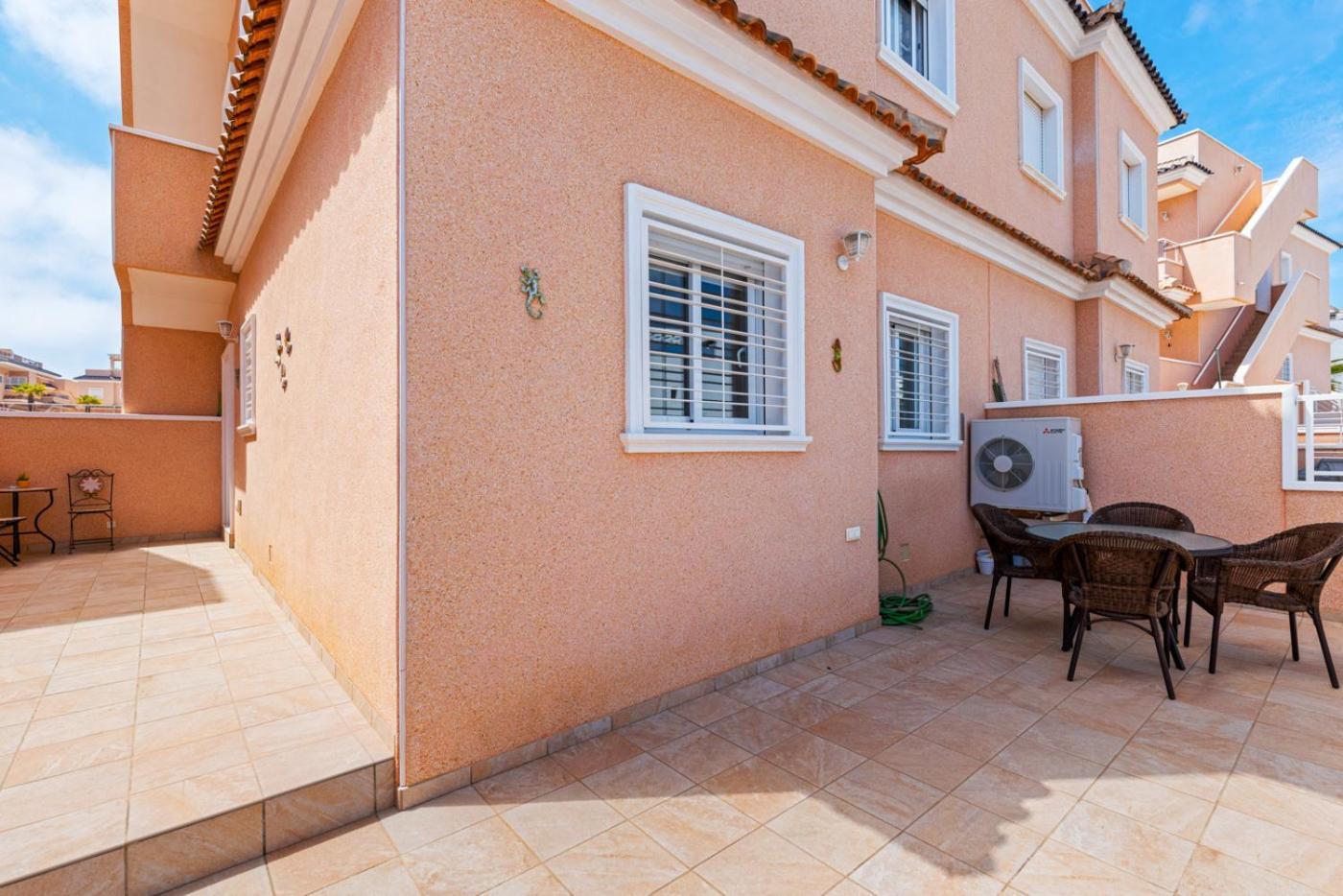 Apartments Punta Prima Indoor & Outdoor Pool 또레비에하 외부 사진
