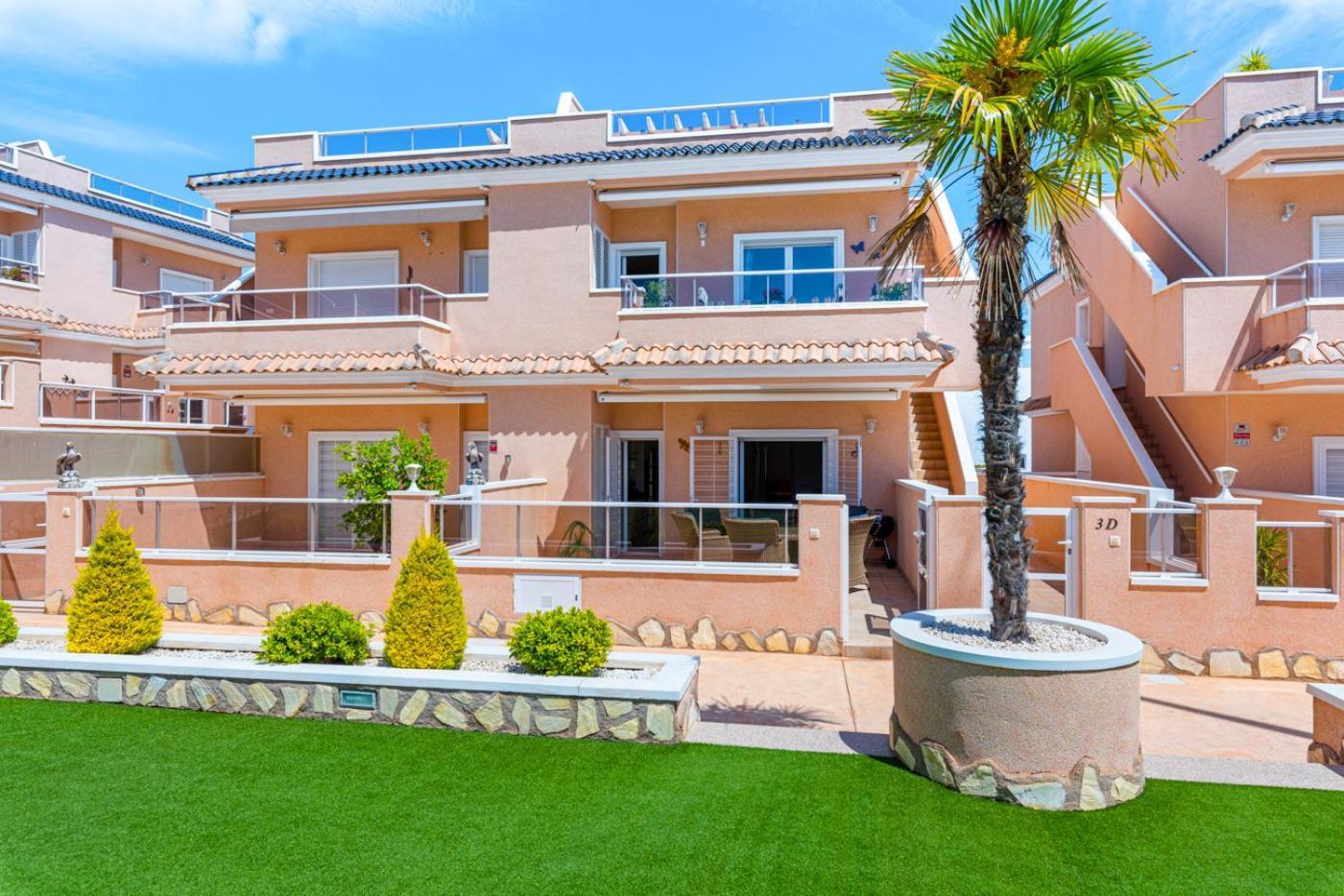 Apartments Punta Prima Indoor & Outdoor Pool 또레비에하 외부 사진