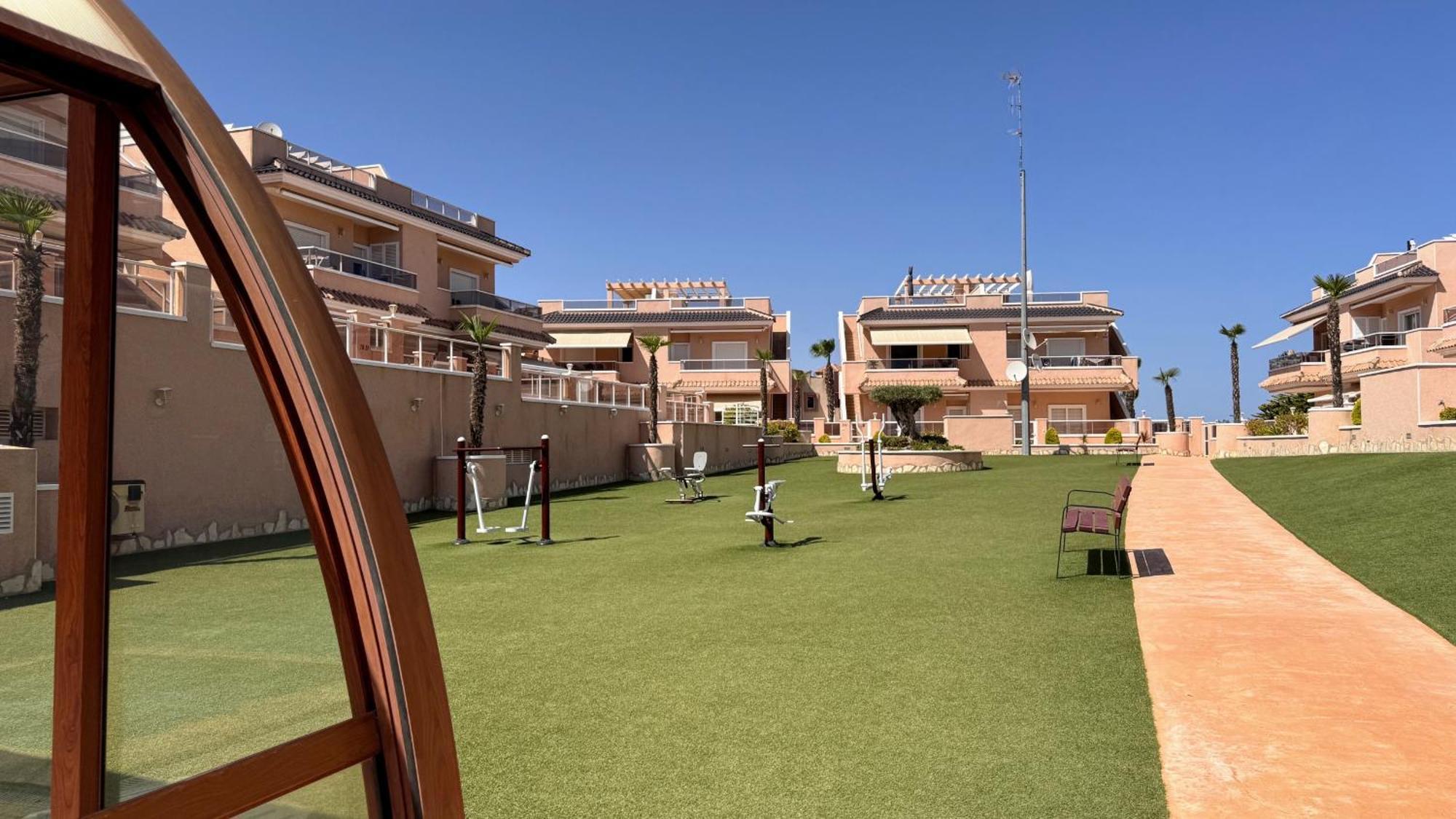 Apartments Punta Prima Indoor & Outdoor Pool 또레비에하 외부 사진