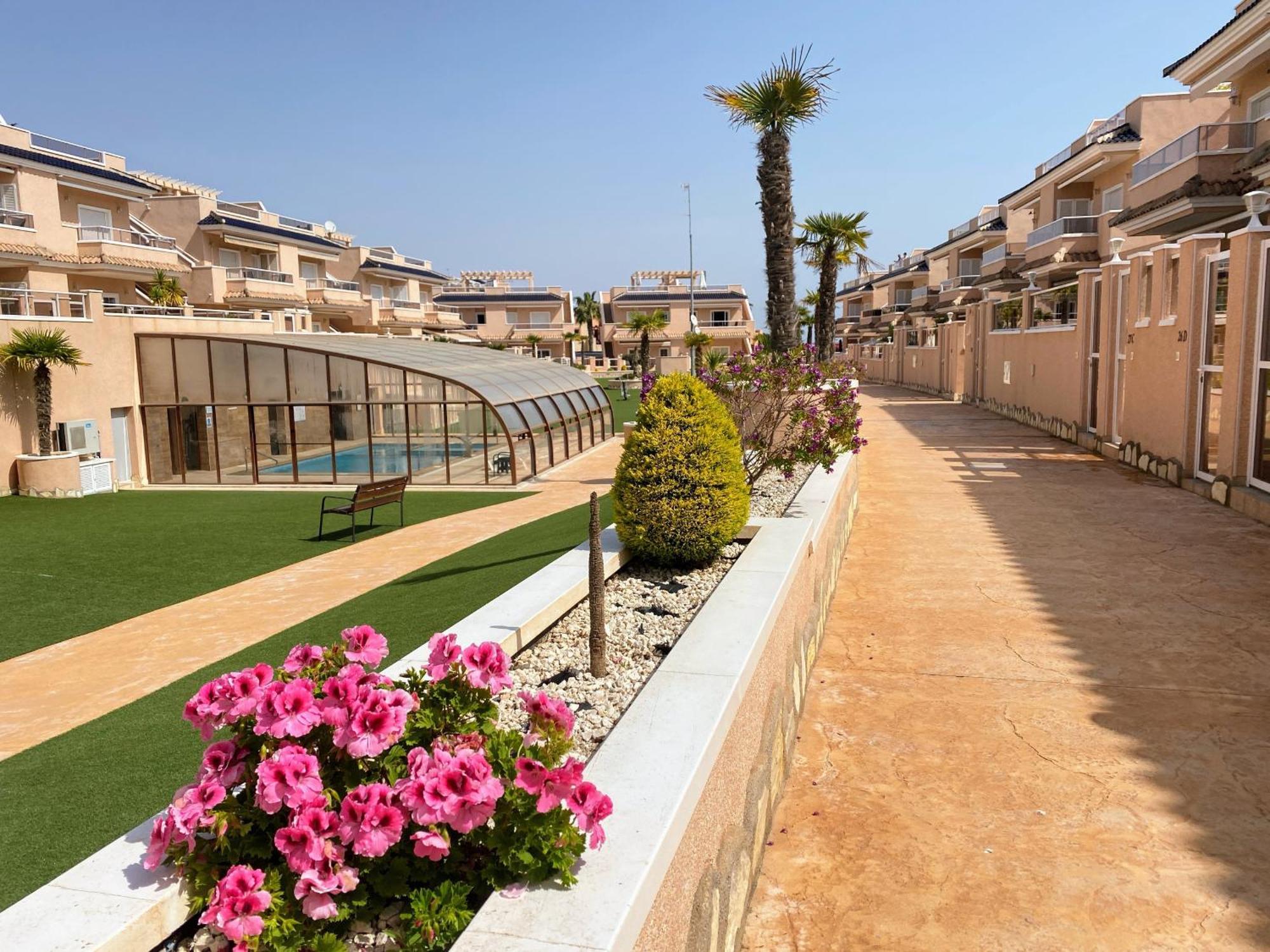 Apartments Punta Prima Indoor & Outdoor Pool 또레비에하 외부 사진